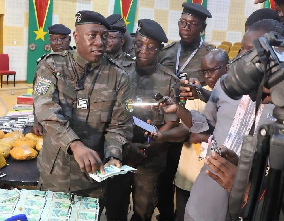 Saisie record de 60 millions de FCFA en faux billets et de produits illicites : la Douane burkinabè frappe un coup dur à Tenkodogo